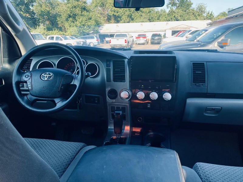 Toyota Tundra 2WD Truck Vehicle Full-screen Gallery Image 17