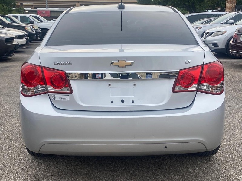 Chevrolet Cruze Limited Vehicle Full-screen Gallery Image 04