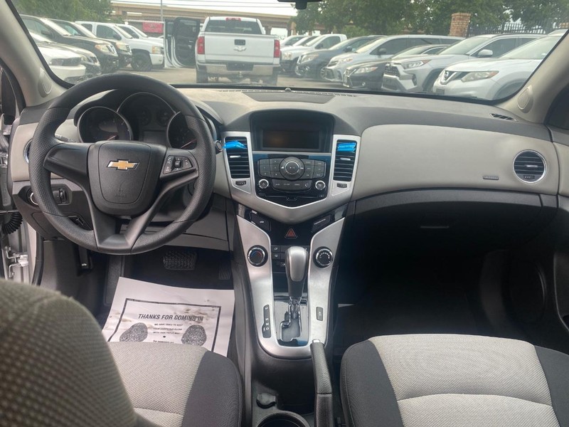 Chevrolet Cruze Limited Vehicle Full-screen Gallery Image 16