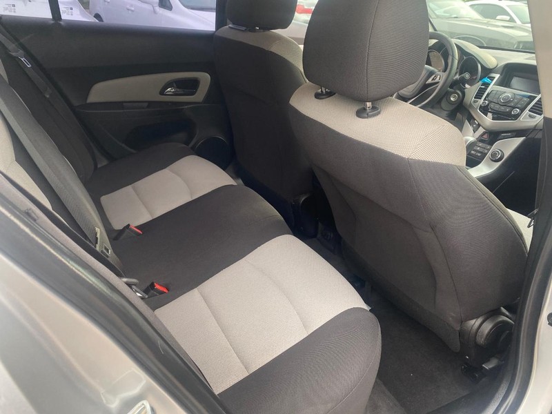 Chevrolet Cruze Limited Vehicle Full-screen Gallery Image 21