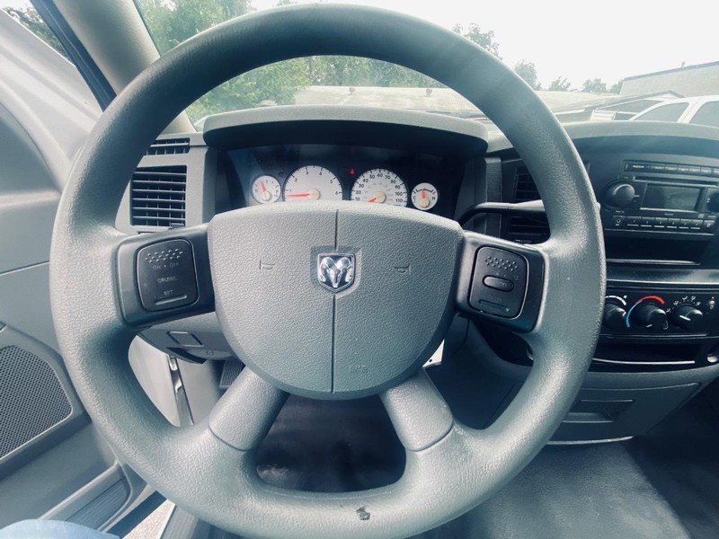 Dodge Ram 1500 Vehicle Full-screen Gallery Image 23