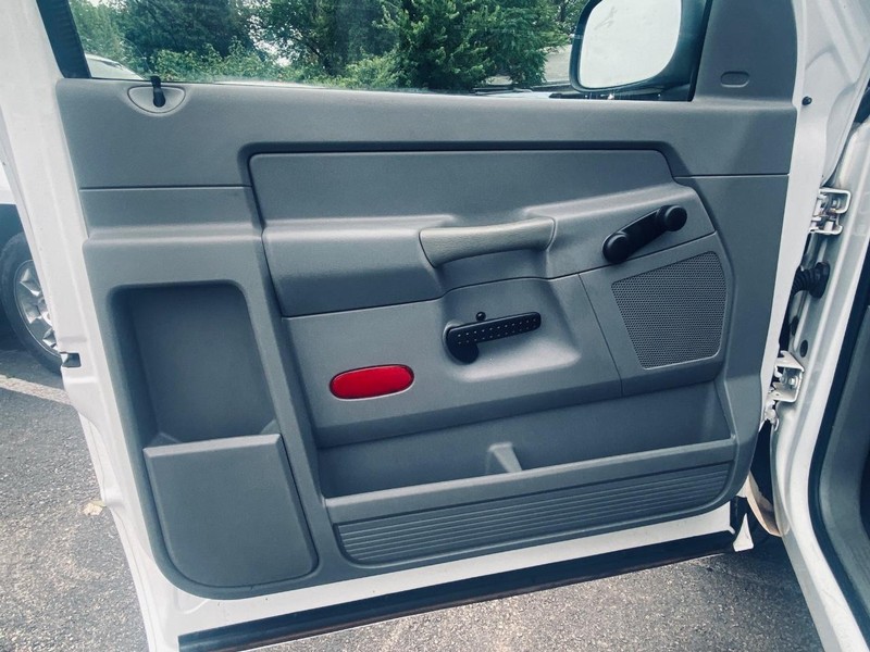 Dodge Ram 1500 Vehicle Full-screen Gallery Image 24