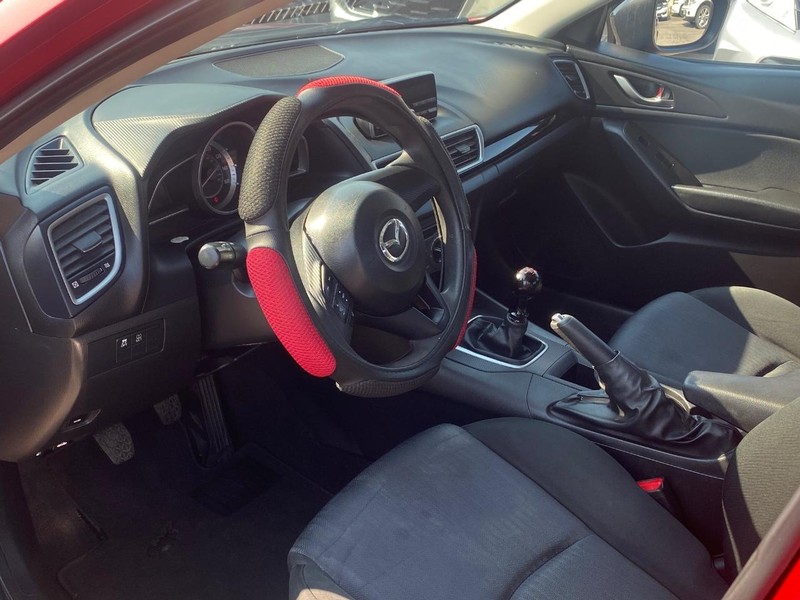 Mazda Mazda3 Sedan Vehicle Full-screen Gallery Image 12