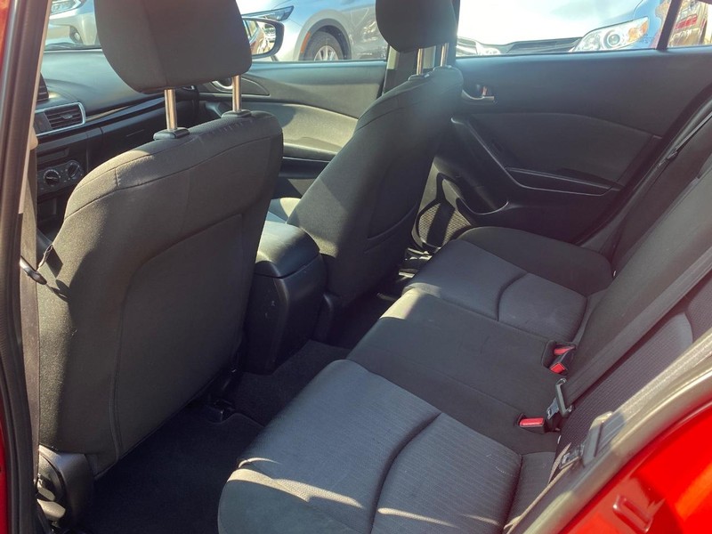 Mazda Mazda3 Sedan Vehicle Full-screen Gallery Image 14