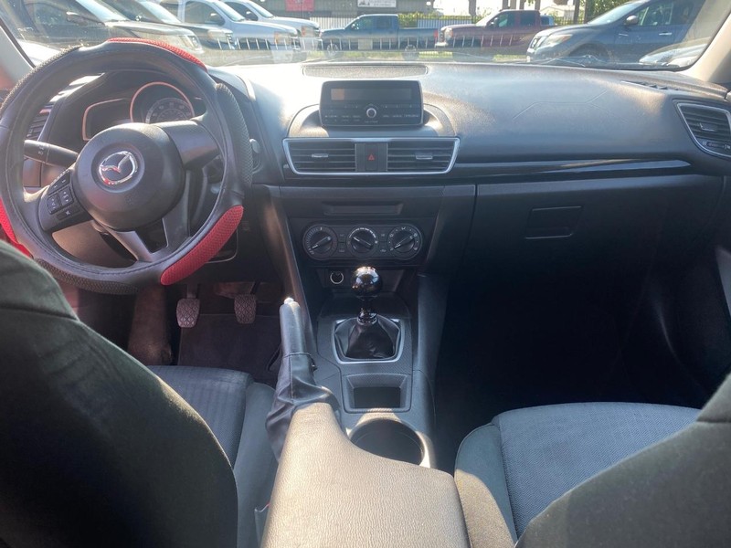 Mazda Mazda3 Sedan Vehicle Full-screen Gallery Image 16