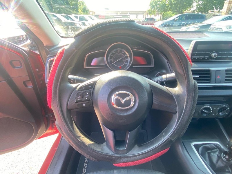 Mazda Mazda3 Sedan Vehicle Full-screen Gallery Image 19