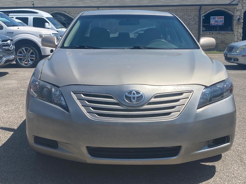 Toyota Camry Vehicle Full-screen Gallery Image 09