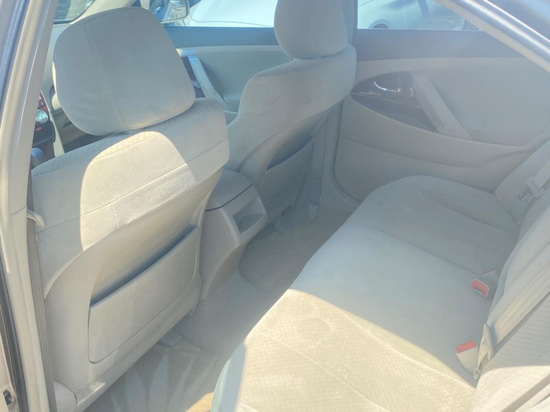 Toyota Camry Vehicle Full-screen Gallery Image 14