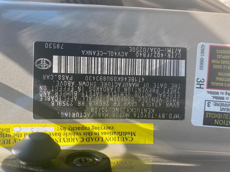 Toyota Camry Vehicle Full-screen Gallery Image 25