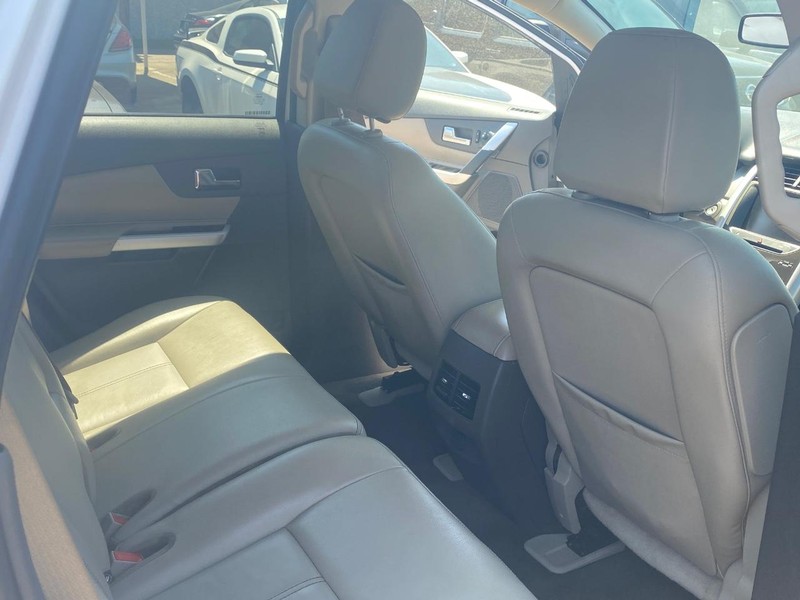 Ford Edge Vehicle Full-screen Gallery Image 22
