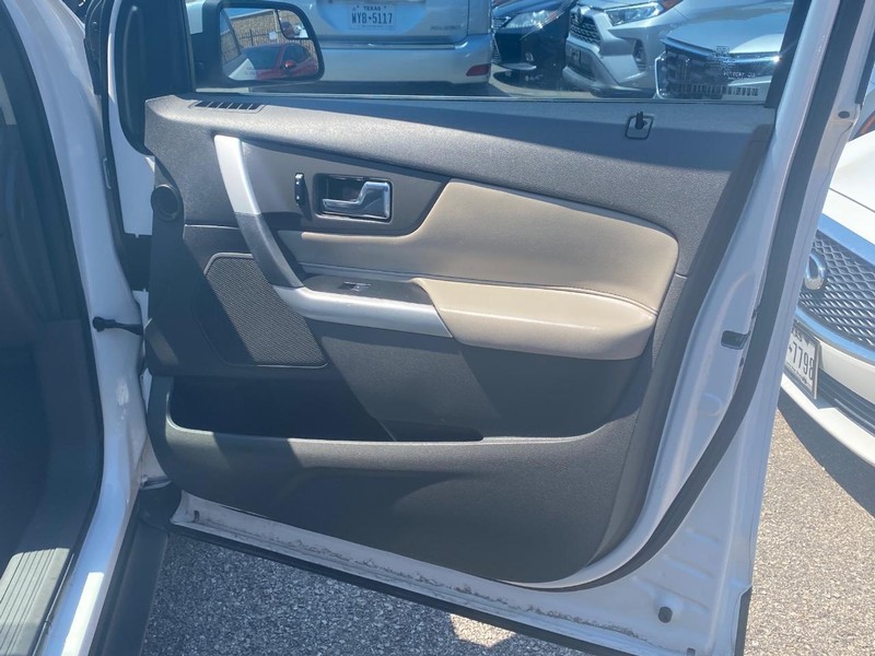 Ford Edge Vehicle Full-screen Gallery Image 23