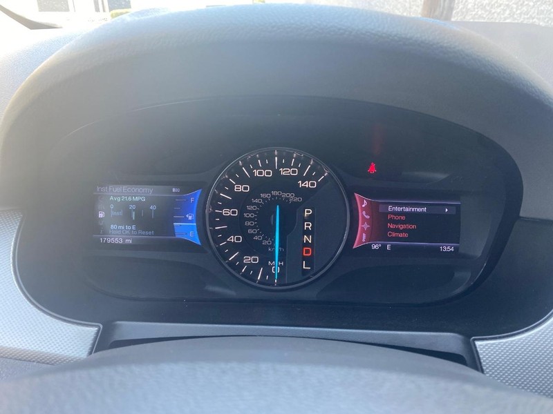 Ford Edge Vehicle Full-screen Gallery Image 27