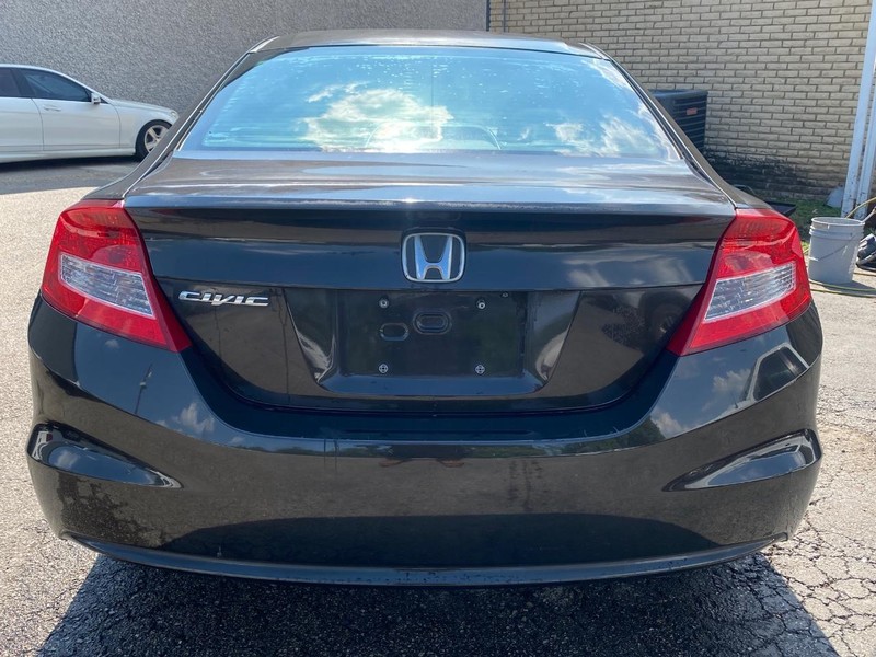 Honda Civic Coupe Vehicle Full-screen Gallery Image 04