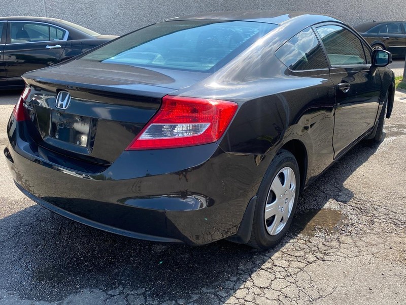 Honda Civic Coupe Vehicle Full-screen Gallery Image 06