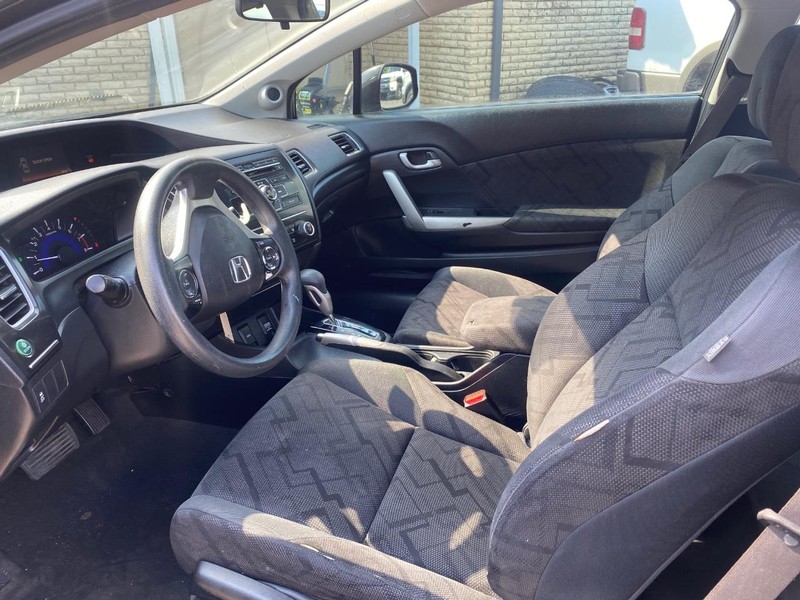 Honda Civic Coupe Vehicle Full-screen Gallery Image 11