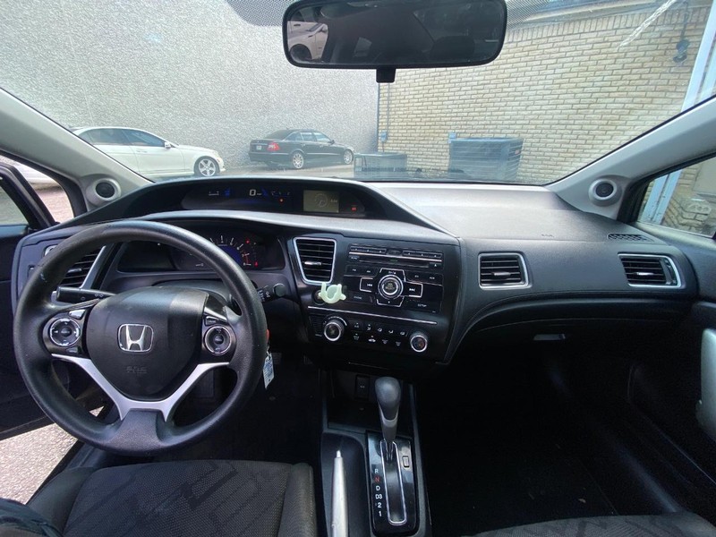 Honda Civic Coupe Vehicle Full-screen Gallery Image 16