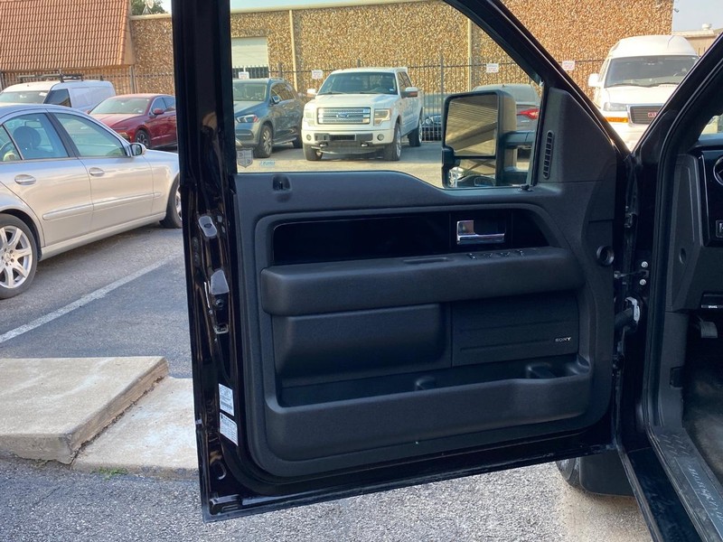 Ford F-150 Vehicle Full-screen Gallery Image 11