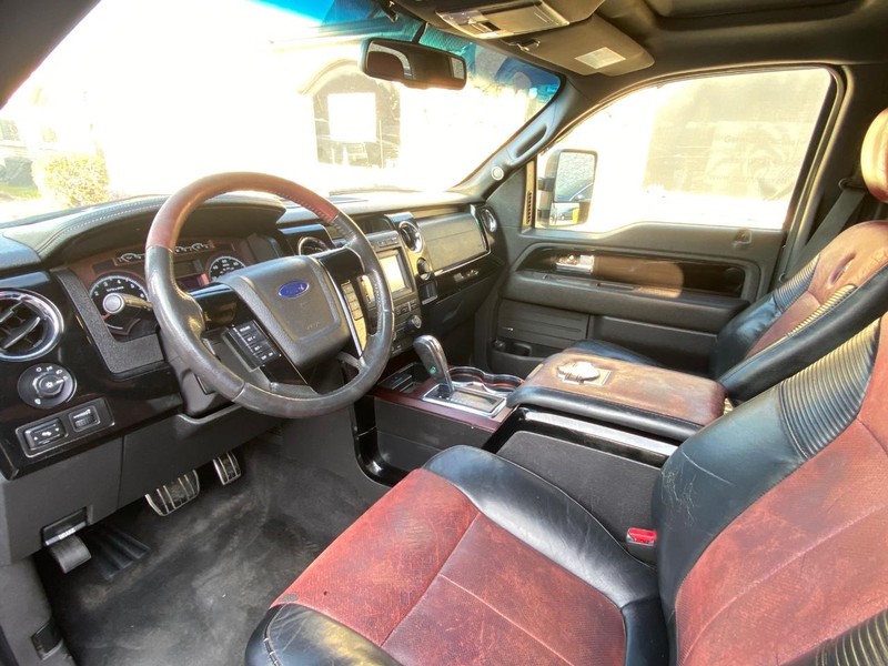 Ford F-150 Vehicle Full-screen Gallery Image 12