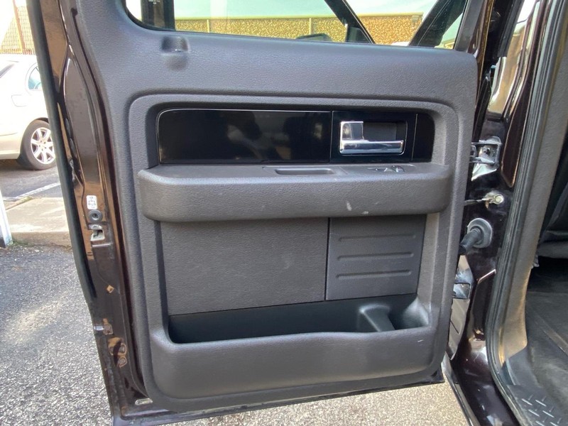 Ford F-150 Vehicle Full-screen Gallery Image 13