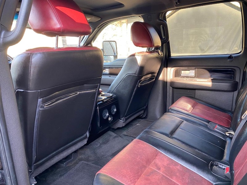 Ford F-150 Vehicle Full-screen Gallery Image 14