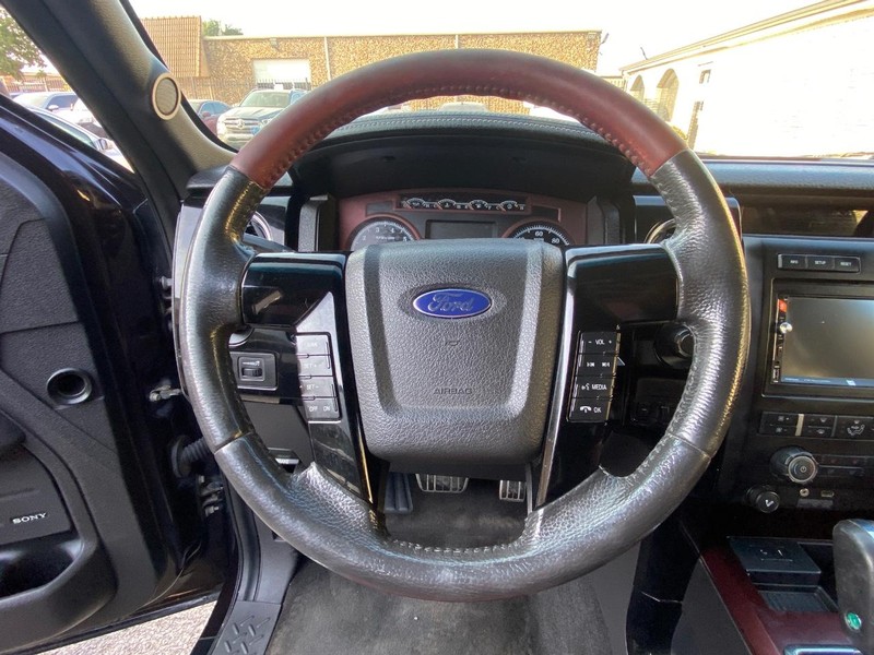 Ford F-150 Vehicle Full-screen Gallery Image 19