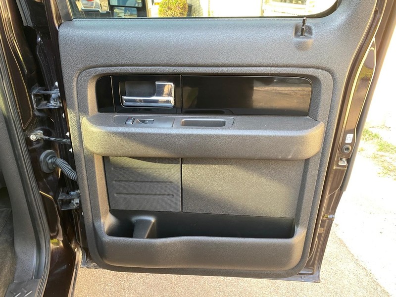 Ford F-150 Vehicle Full-screen Gallery Image 21