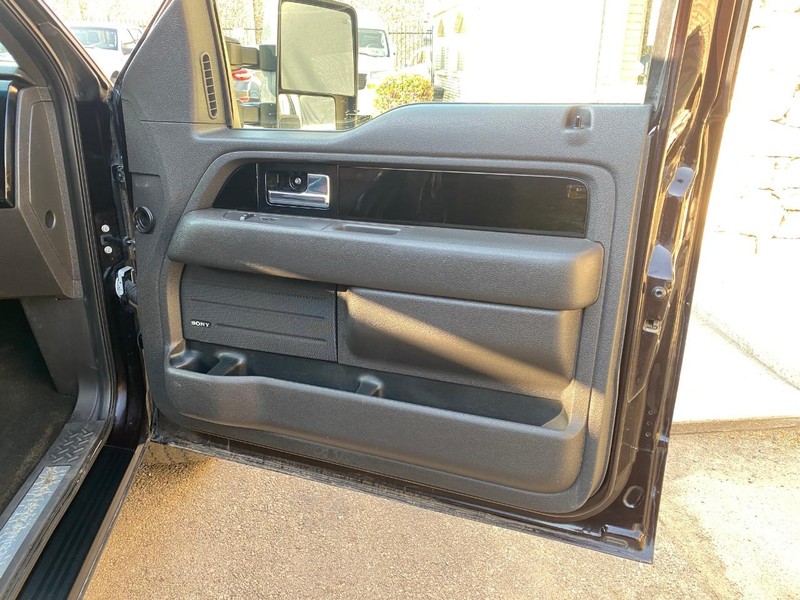 Ford F-150 Vehicle Full-screen Gallery Image 23