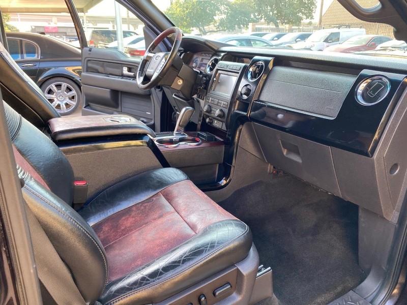 Ford F-150 Vehicle Full-screen Gallery Image 24