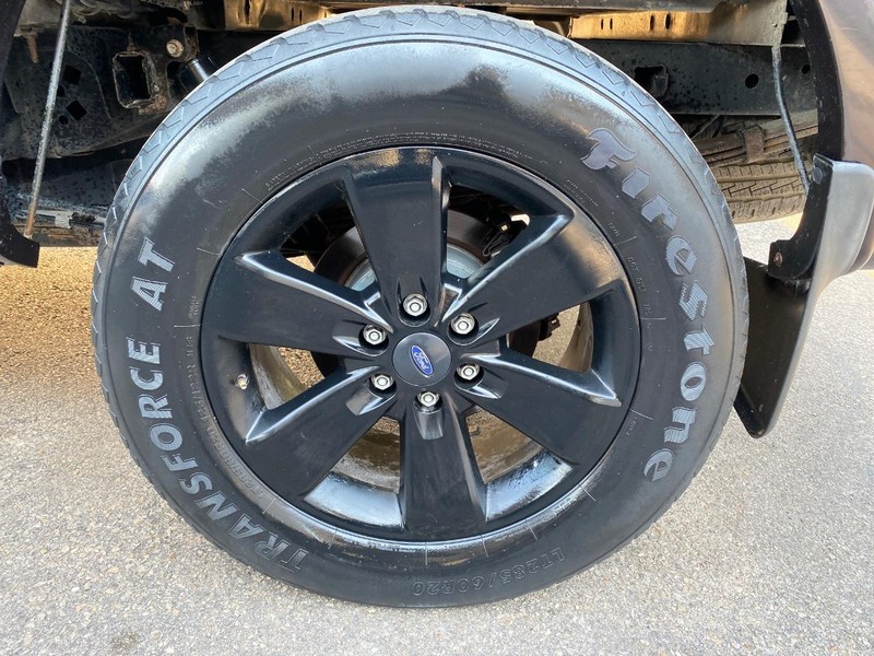 Ford F-150 Vehicle Full-screen Gallery Image 25