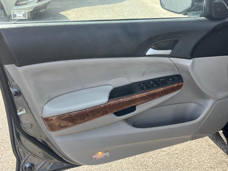 Honda Accord Sedan Vehicle Full-screen Gallery Image 08