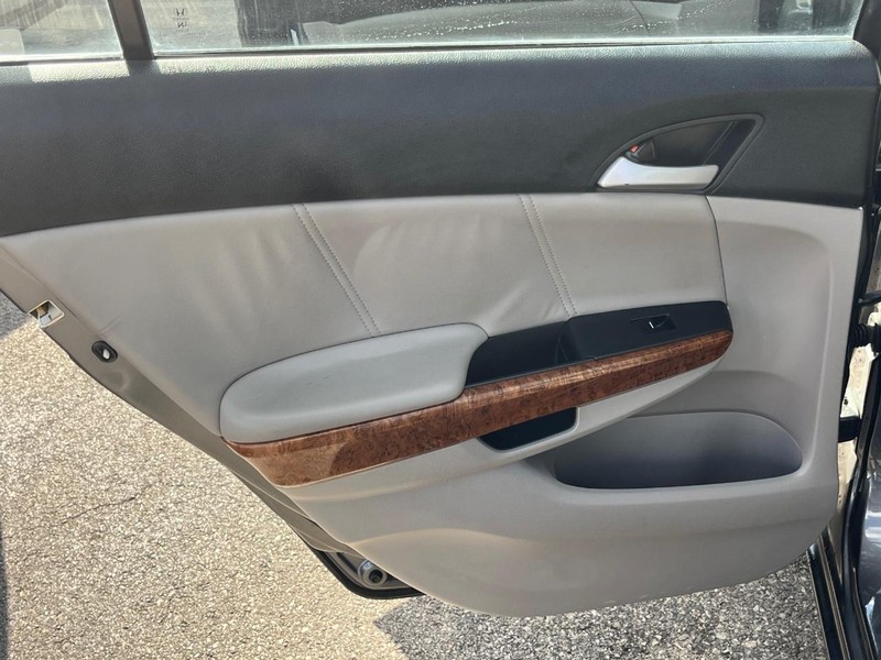 Honda Accord Sedan Vehicle Full-screen Gallery Image 13