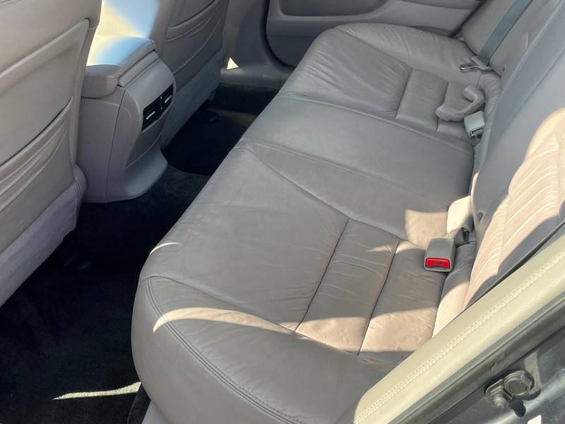 Honda Accord Sedan Vehicle Full-screen Gallery Image 14