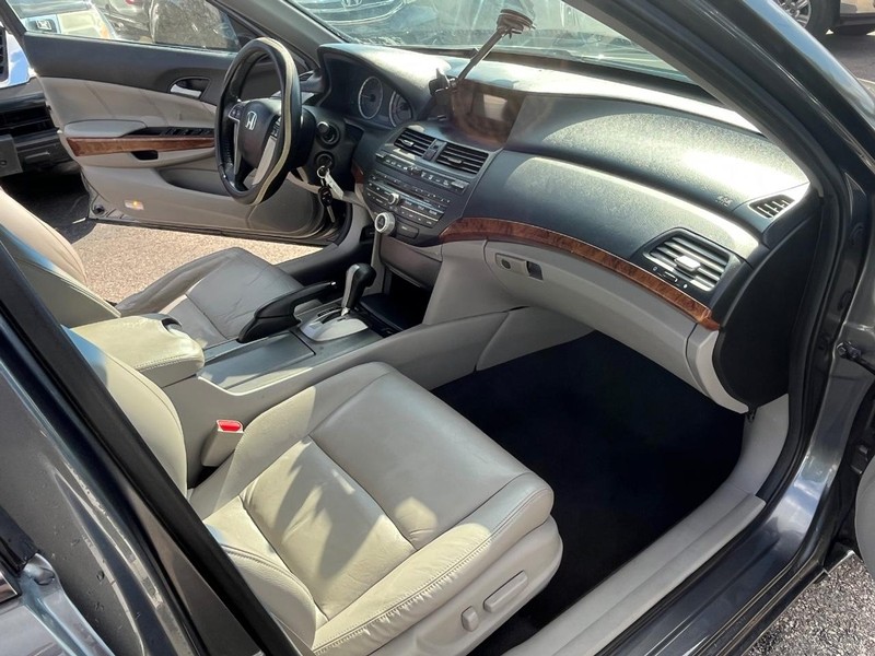 Honda Accord Sedan Vehicle Full-screen Gallery Image 19