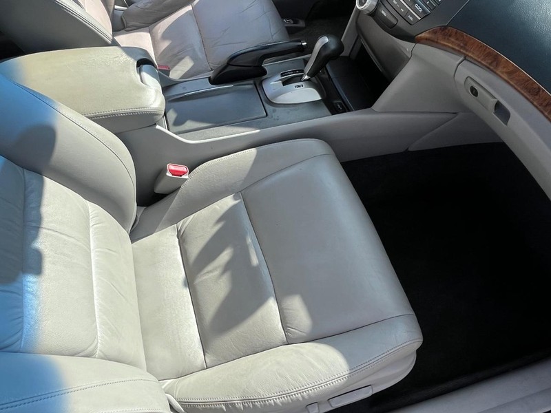 Honda Accord Sedan Vehicle Full-screen Gallery Image 22