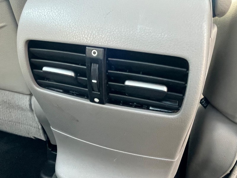 Honda Accord Sedan Vehicle Full-screen Gallery Image 23