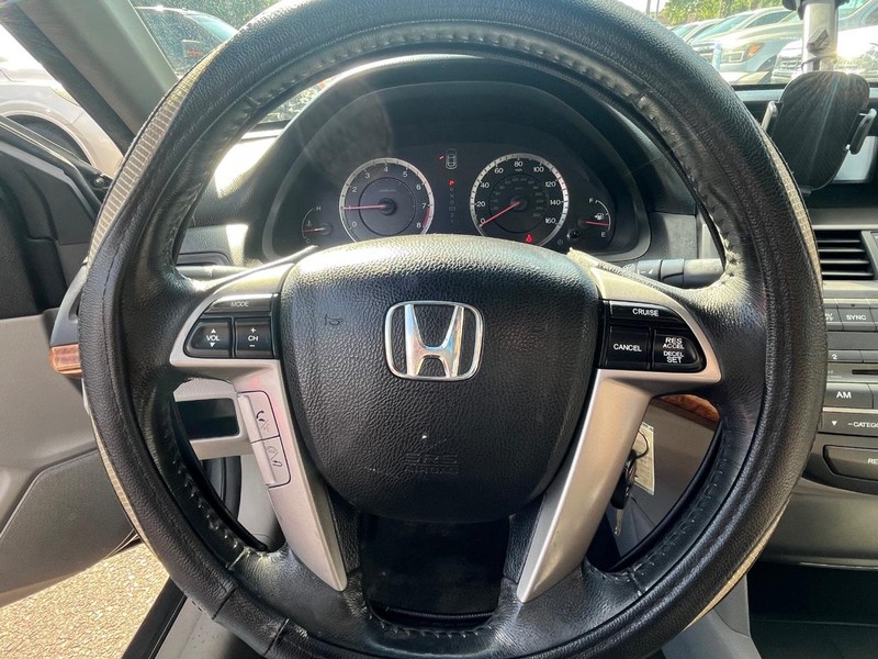 Honda Accord Sedan Vehicle Full-screen Gallery Image 25
