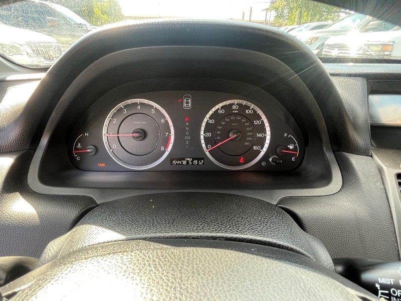 Honda Accord Sedan Vehicle Full-screen Gallery Image 26
