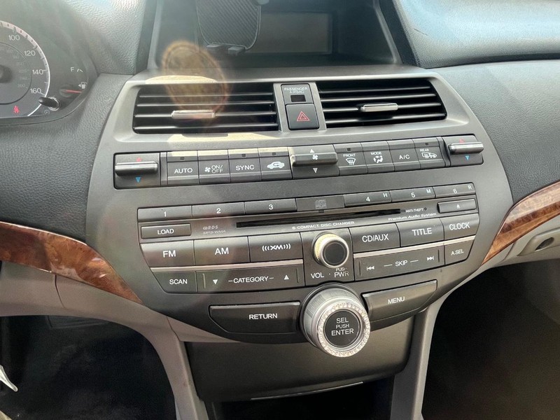 Honda Accord Sedan Vehicle Full-screen Gallery Image 27