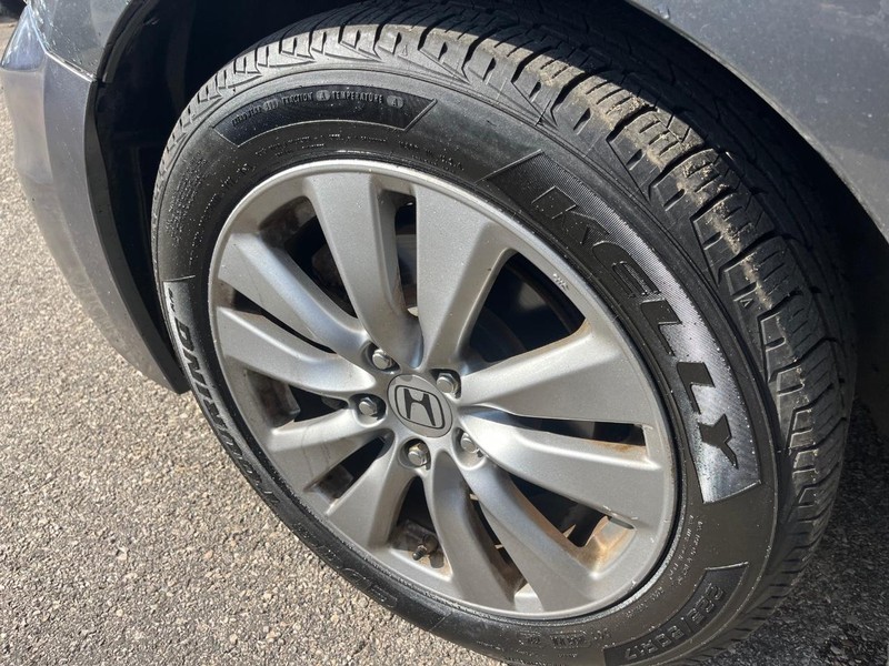 Honda Accord Sedan Vehicle Full-screen Gallery Image 28