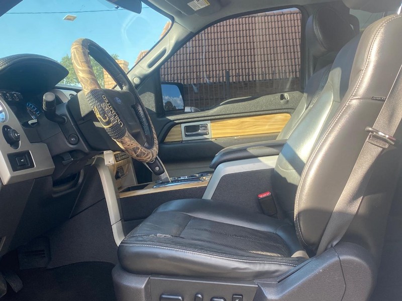 Ford F-150 Vehicle Full-screen Gallery Image 08