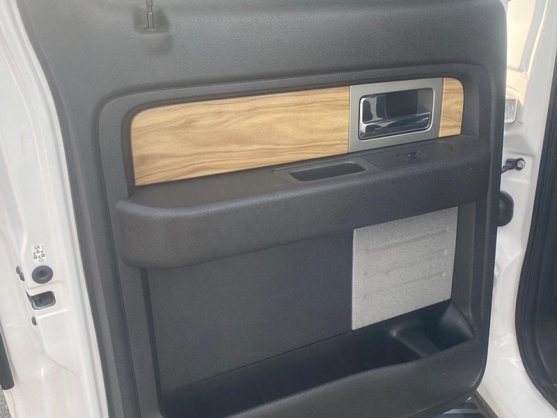 Ford F-150 Vehicle Full-screen Gallery Image 09