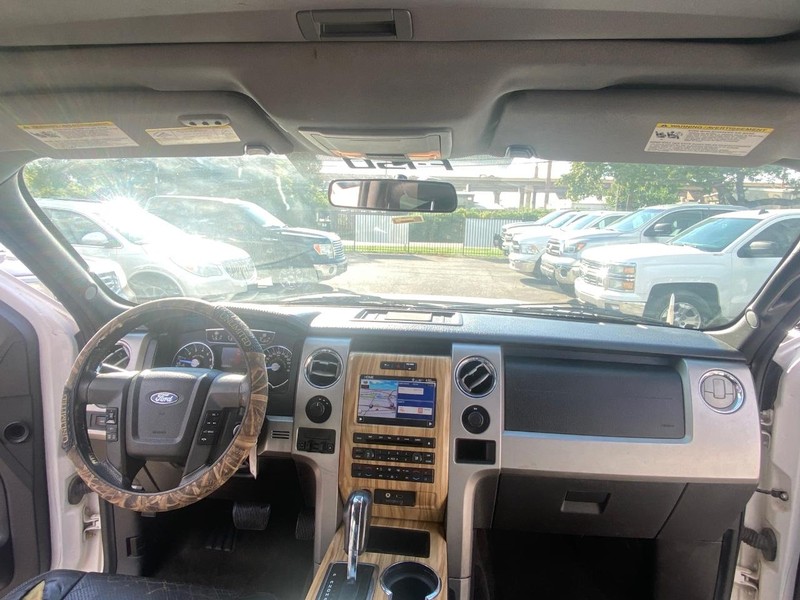 Ford F-150 Vehicle Full-screen Gallery Image 18