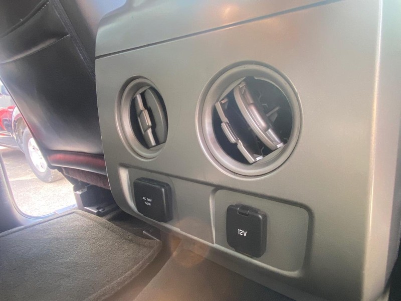 Ford F-150 Vehicle Full-screen Gallery Image 19