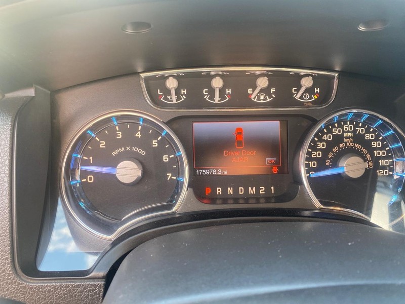 Ford F-150 Vehicle Full-screen Gallery Image 23
