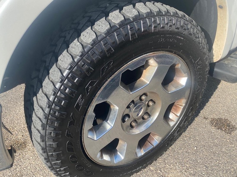 Ford F-150 Vehicle Full-screen Gallery Image 26