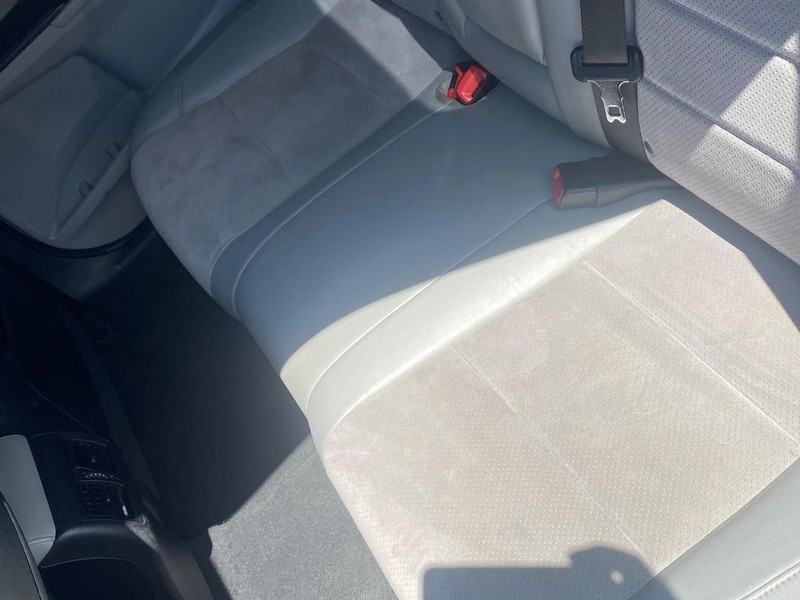 Toyota Camry Vehicle Full-screen Gallery Image 13