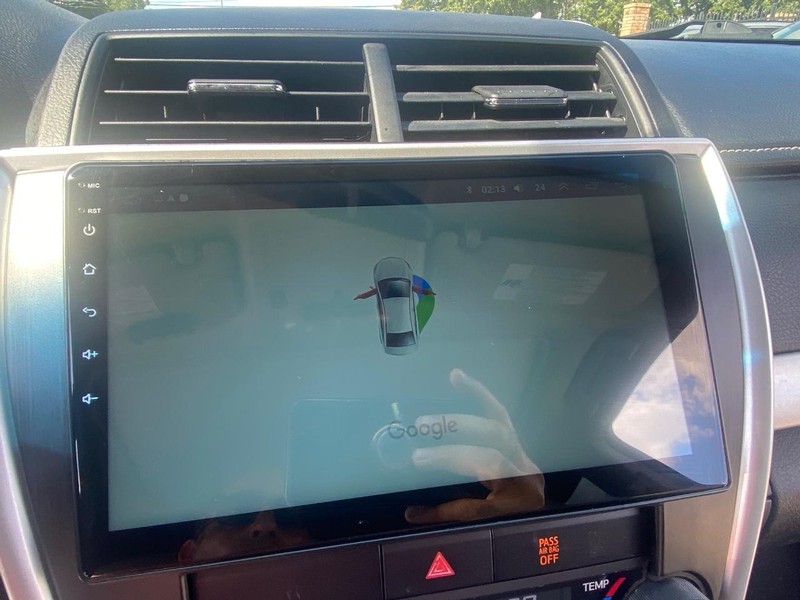 Toyota Camry Vehicle Full-screen Gallery Image 22