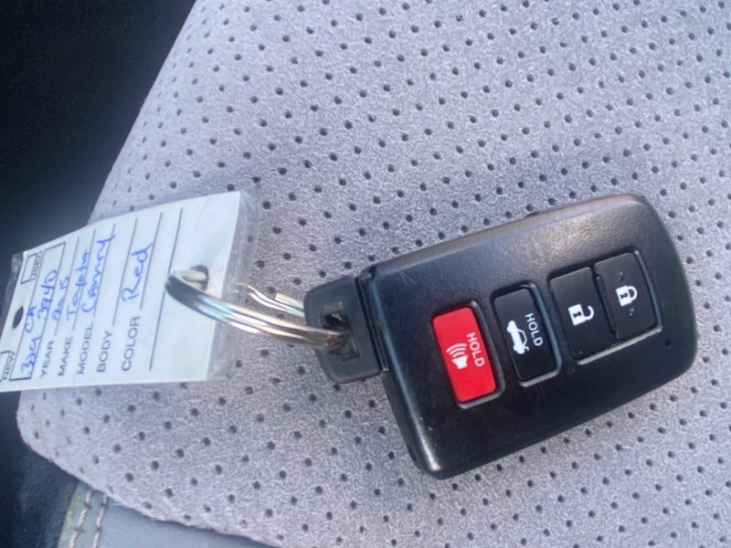Toyota Camry Vehicle Full-screen Gallery Image 26