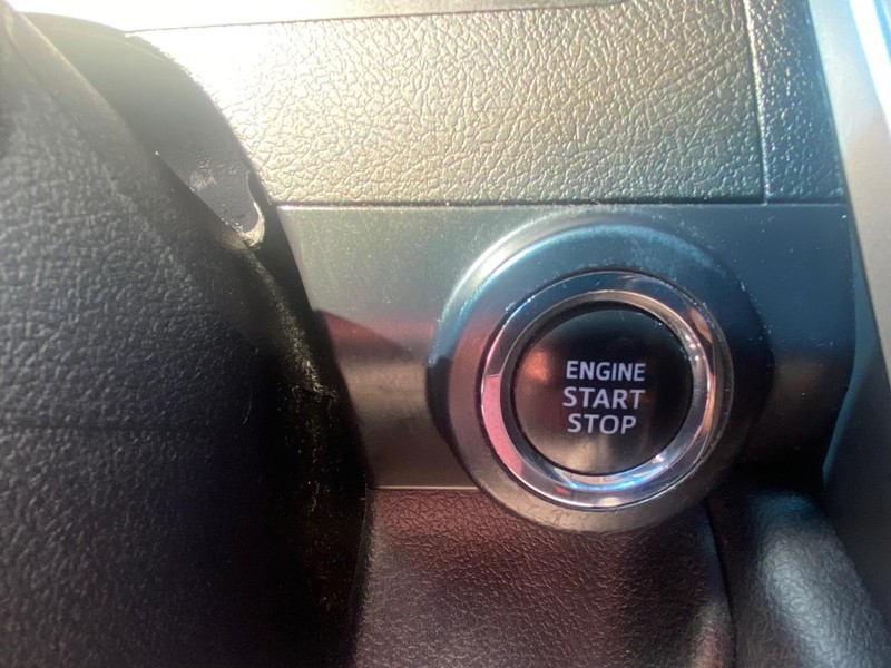 Toyota Camry Vehicle Full-screen Gallery Image 27