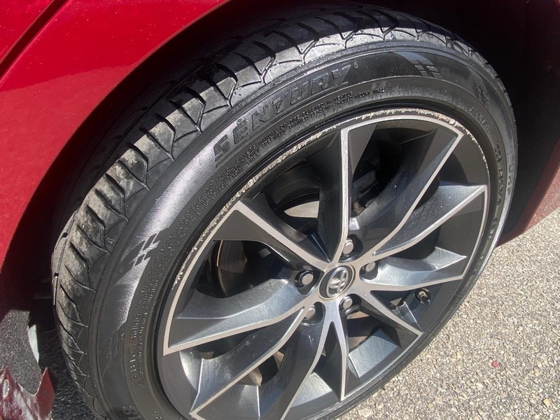 Toyota Camry Vehicle Full-screen Gallery Image 30